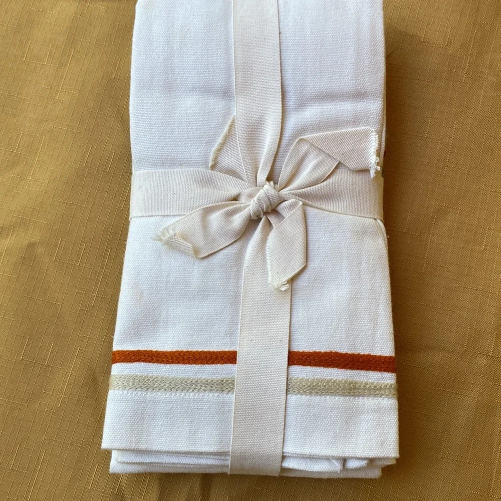 Williams-Sonoma Pomegranate Crewel Napkins Set NWT